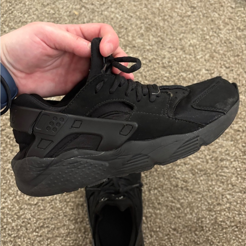Nike all black huarache shoes - Picture 4 of 4